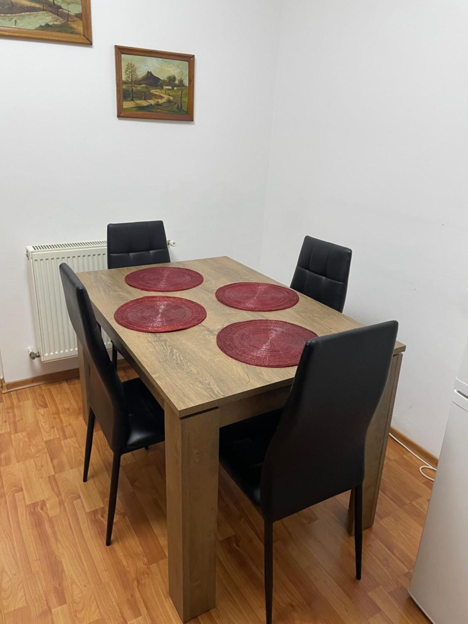 Apartament Петрошани Экстерьер фото
