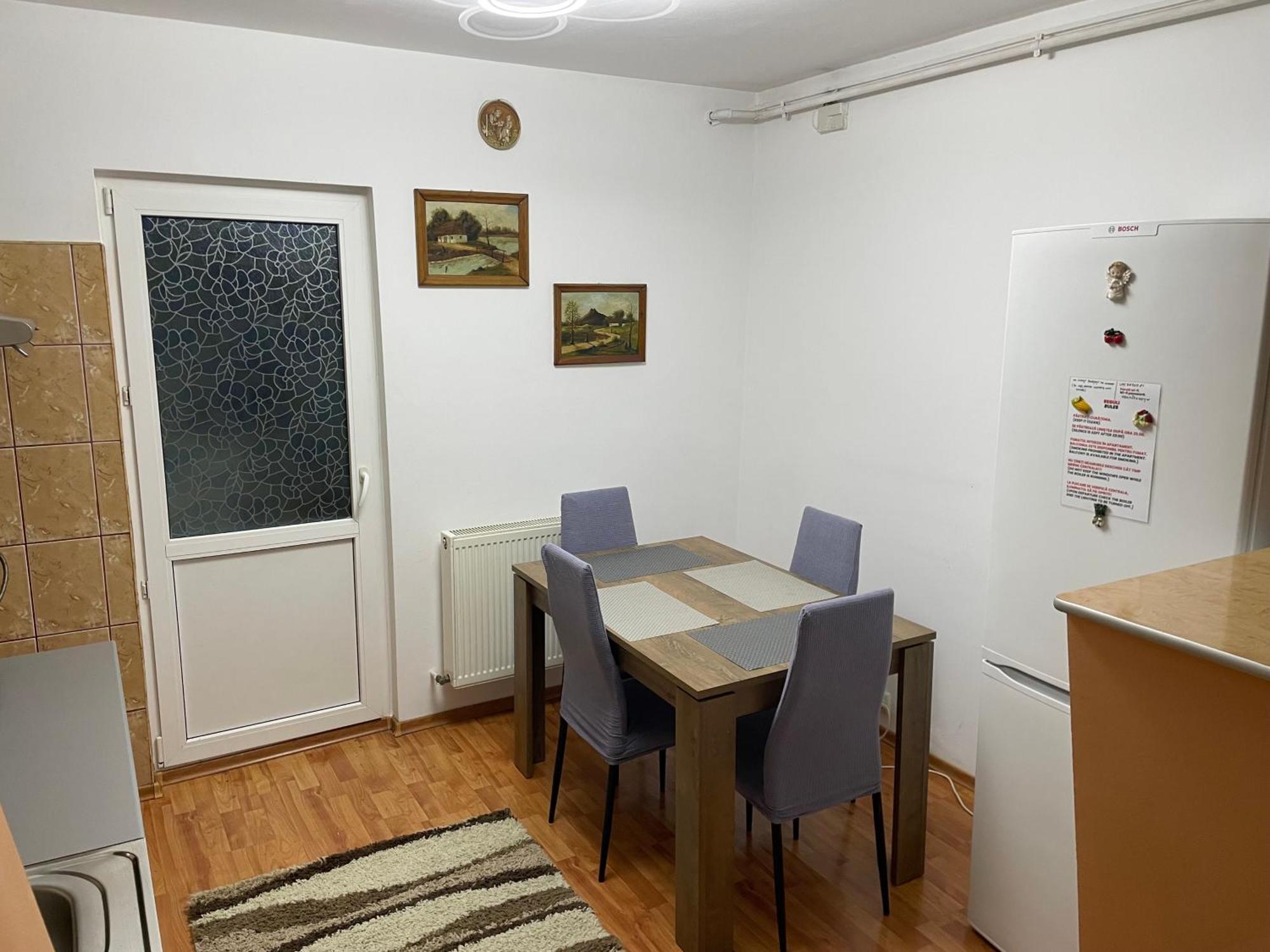 Apartament Петрошани Экстерьер фото