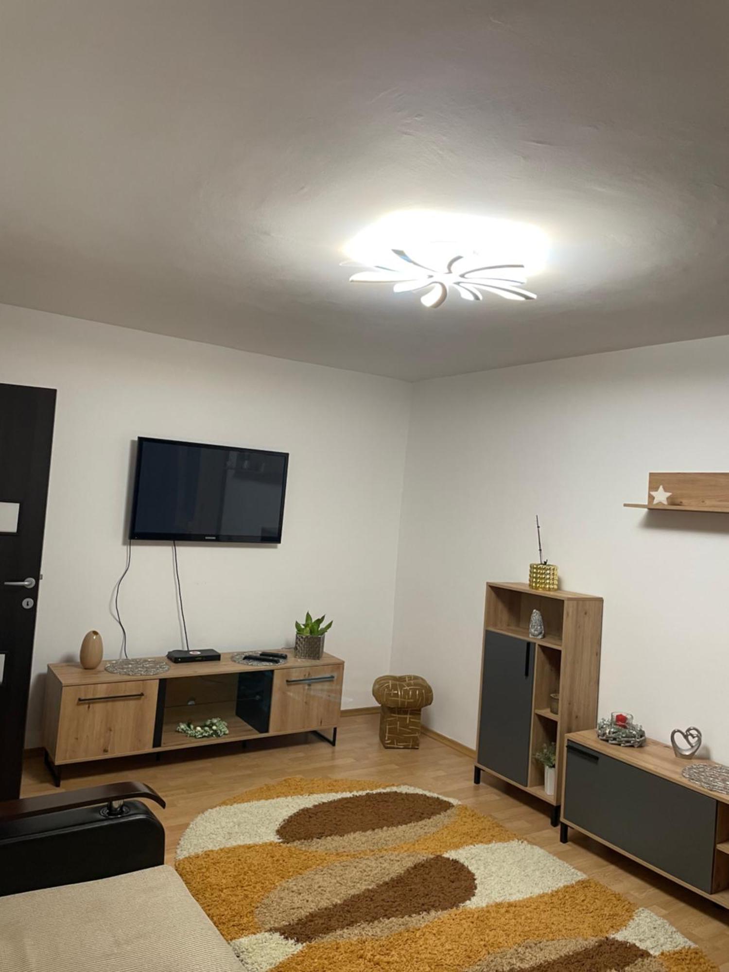 Apartament Петрошани Экстерьер фото